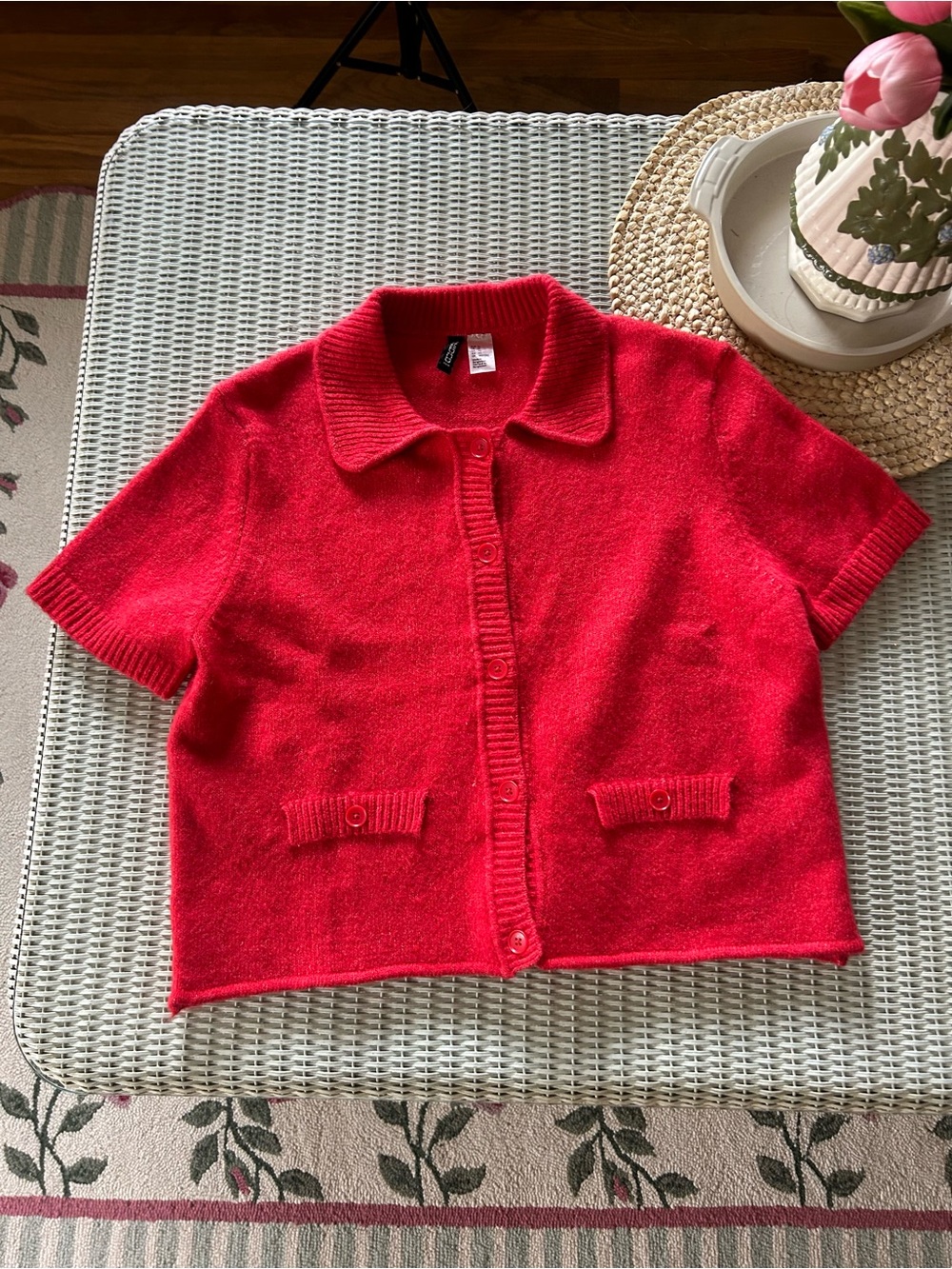 H&M Red Short-Sleeve Buttoned Knit Cardigan - Picture 1 of 4